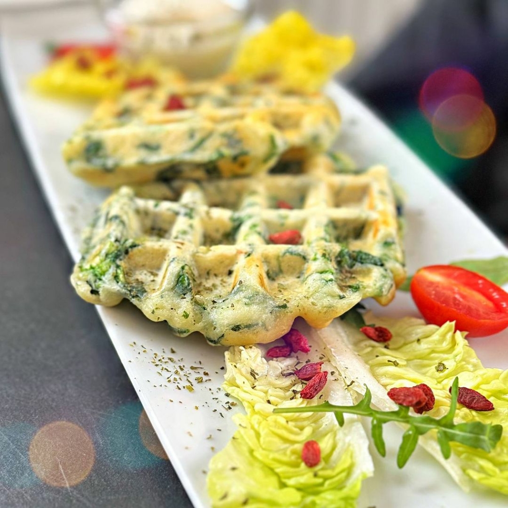 WAFFEL+MAL+ANDERS....+НЕ+ВАШИ+ОБЫЧНЫЕ+ВАФЛИ+++..........⠀⠀⠀⠀⠀⠀⠀⠀⠀.#ostpost_cakes+#cakes+#kuchen+#torten+#festlichetorten+#bestellung+#geburtstag+#kindertorte+#zeichentrickfilm+#figur+#3dfigur+#kinderüberraschung+#т